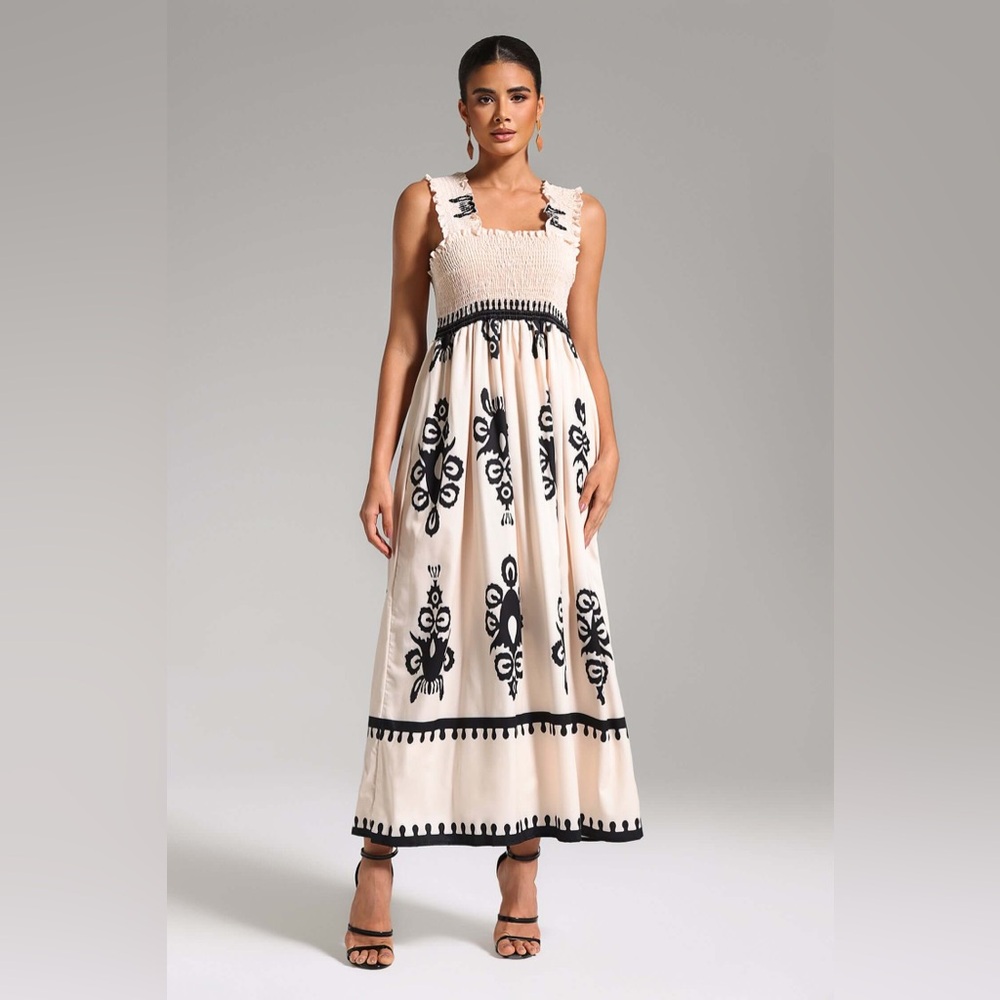 NWOT Square Neck Smocked Pattern Maxi Dress Sz M - Picture 1 of 11
